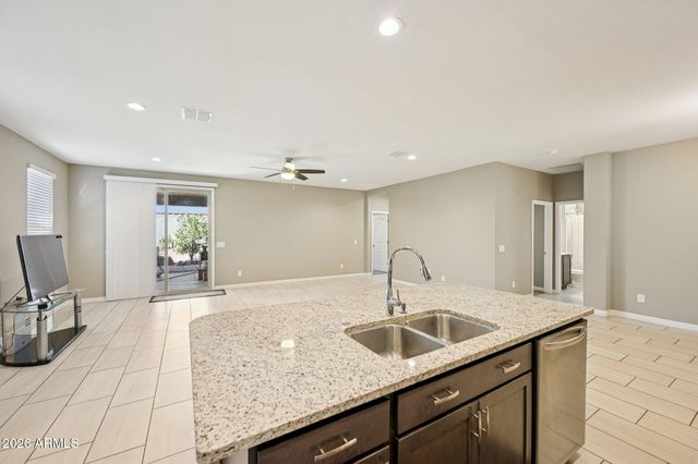 10736 W BRONCO Trail, Peoria, AZ 85383