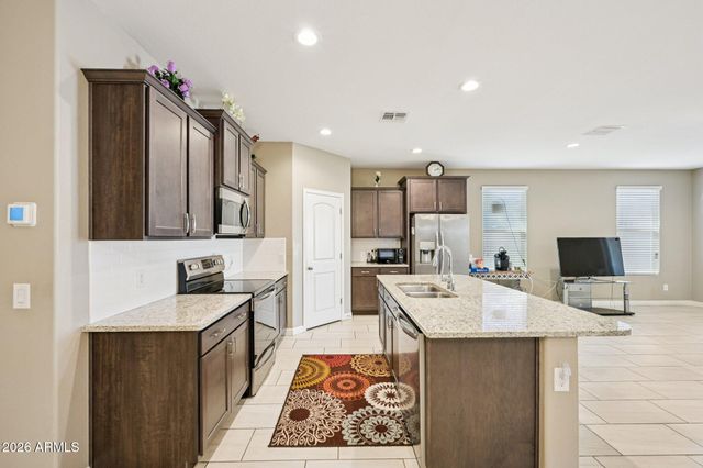 10736 W BRONCO Trail, Peoria, AZ 85383