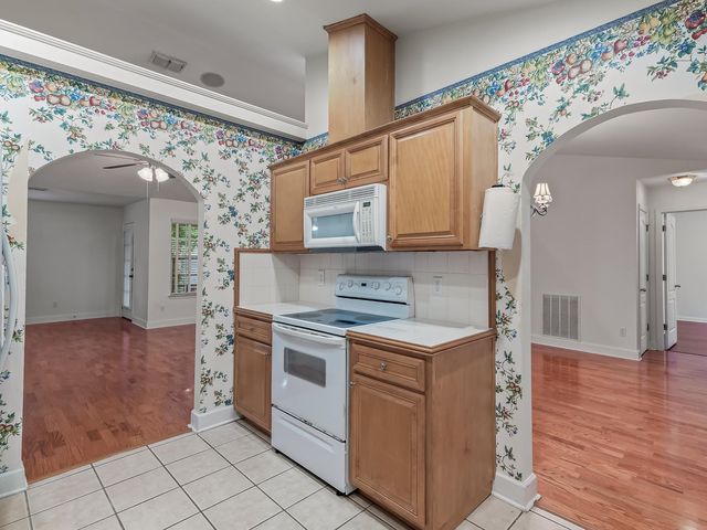 1737 Silverwood Drive, Tallahassee, FL 32301