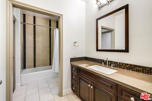 4805 Bellflower Avenue 104, Los Angeles, CA 91601