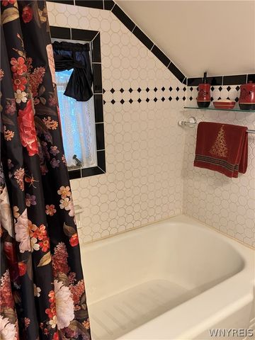 207 Coolidge Road, Irondequoit, NY 14622