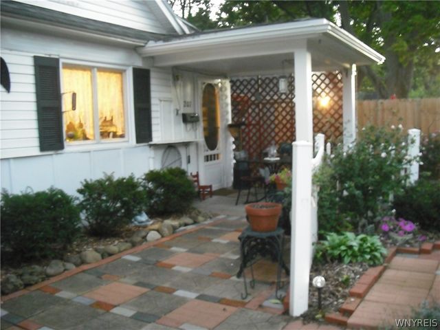 207 Coolidge Road, Irondequoit, NY 14622