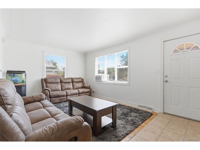 1257 Macon, Aurora, CO 80010