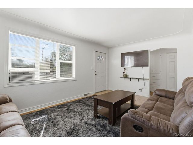 1257 Macon, Aurora, CO 80010