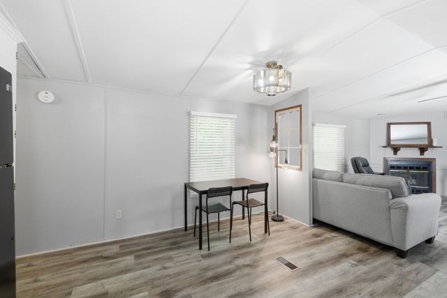 104 Enfield Dr, Beechgrove, TN 37018