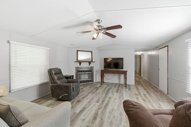 104 Enfield Dr, Beechgrove, TN 37018