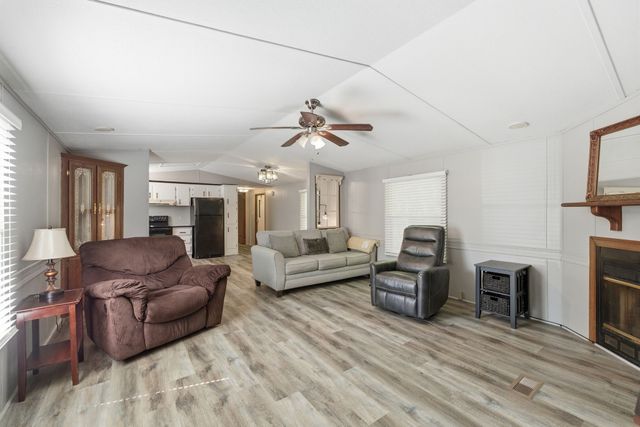 104 Enfield Dr, Beechgrove, TN 37018
