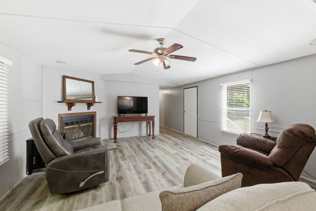 104 Enfield Dr, Beechgrove, TN 37018