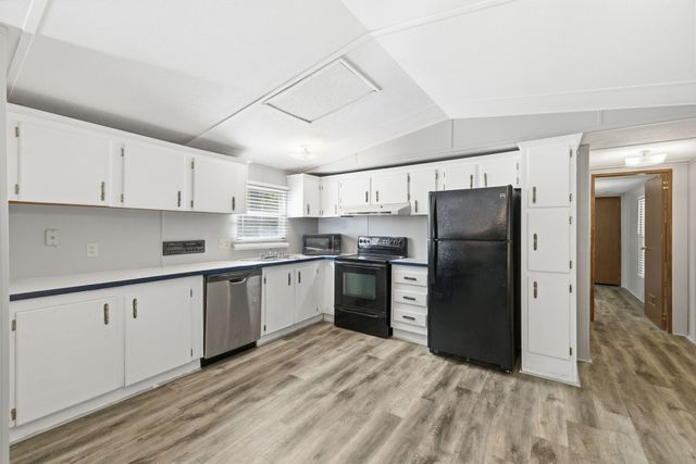 104 Enfield Dr, Beechgrove, TN 37018