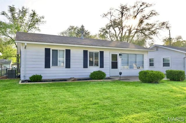 804 Saint Thomas Lane, Cahokia, IL 62206