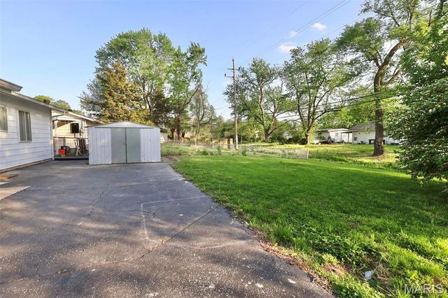804 Saint Thomas Lane, Cahokia, IL 62206