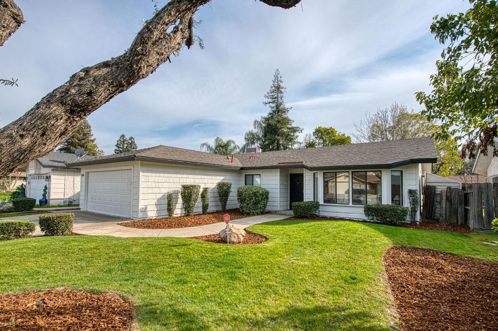 1234 Burlingame Avenue, Clovis, CA 93612