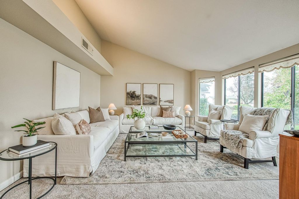 Image 11 of property listing at 1234 Burlingame Avenue, Clovis, CA 93612