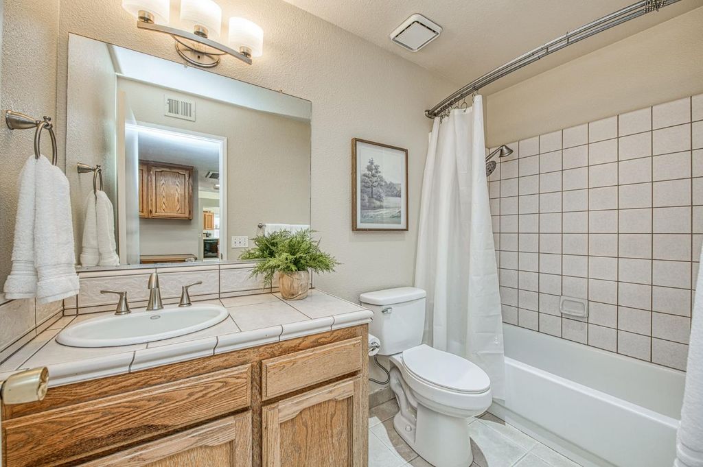 Image 16 of property listing at 1234 Burlingame Avenue, Clovis, CA 93612