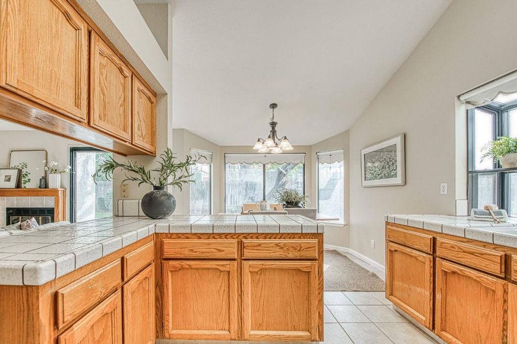 Image 7 of property listing at 1234 Burlingame Avenue, Clovis, CA 93612