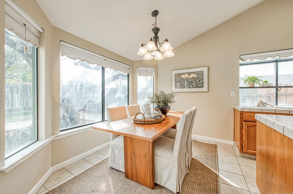 Image 8 of property listing at 1234 Burlingame Avenue, Clovis, CA 93612