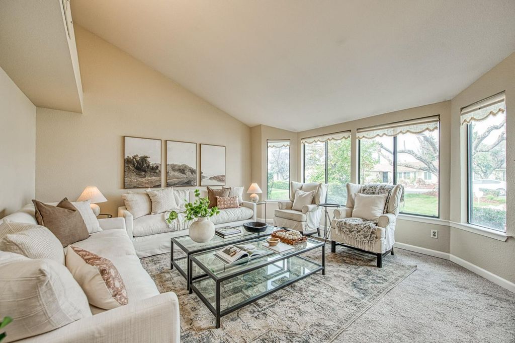 Image 9 of property listing at 1234 Burlingame Avenue, Clovis, CA 93612