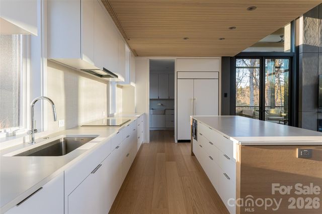 221 Fern Grove Court, Asheville, NC 28803