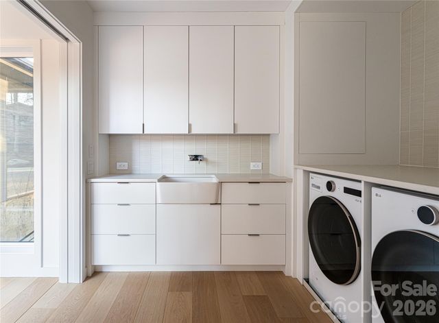 221 Fern Grove Court, Asheville, NC 28803