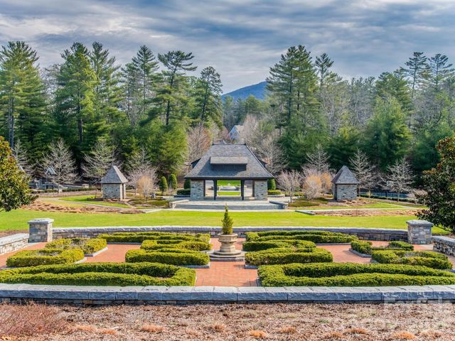 221 Fern Grove Court, Asheville, NC 28803