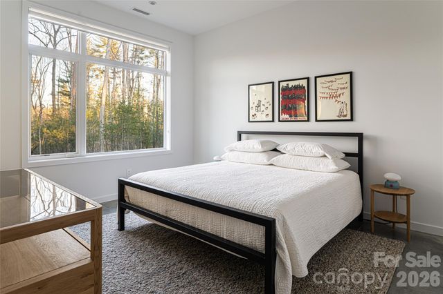 221 Fern Grove Court, Asheville, NC 28803