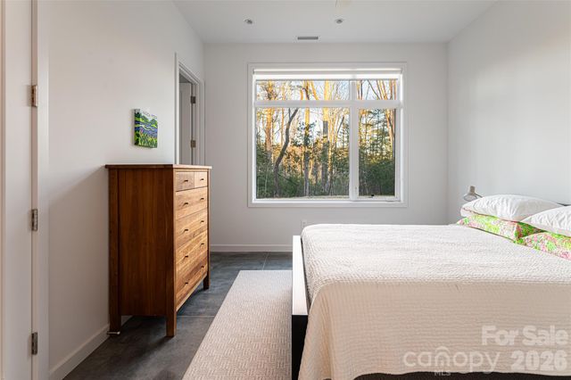 221 Fern Grove Court, Asheville, NC 28803