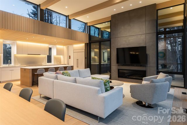 221 Fern Grove Court, Asheville, NC 28803