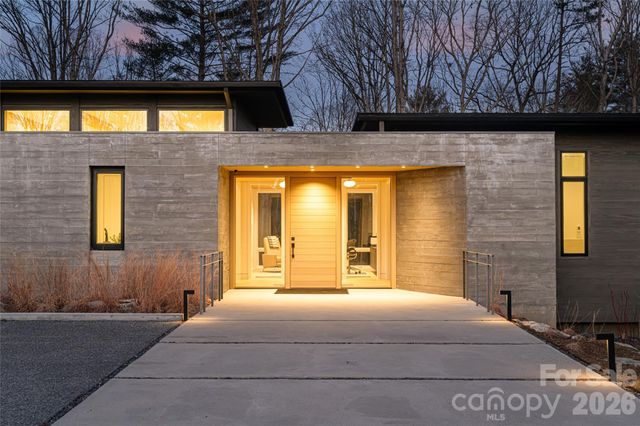 221 Fern Grove Court, Asheville, NC 28803