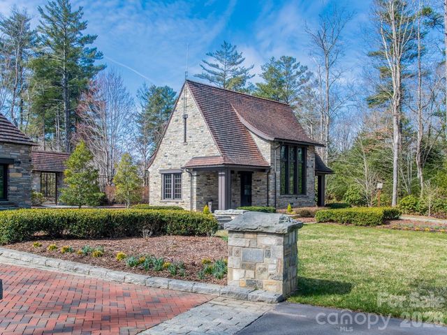 221 Fern Grove Court, Asheville, NC 28803