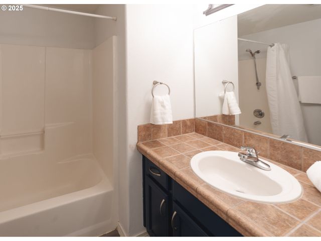 5509 Ne 44TH St, Vancouver, WA 98661