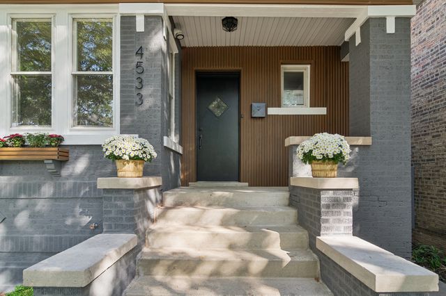 4533 N Karlov Avenue, Chicago, IL 60630