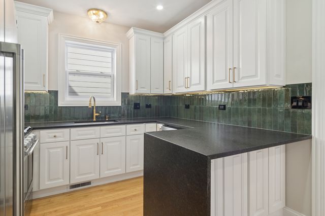 4533 N Karlov Avenue, Chicago, IL 60630