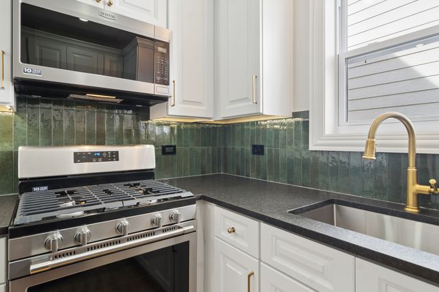 4533 N Karlov Avenue, Chicago, IL 60630