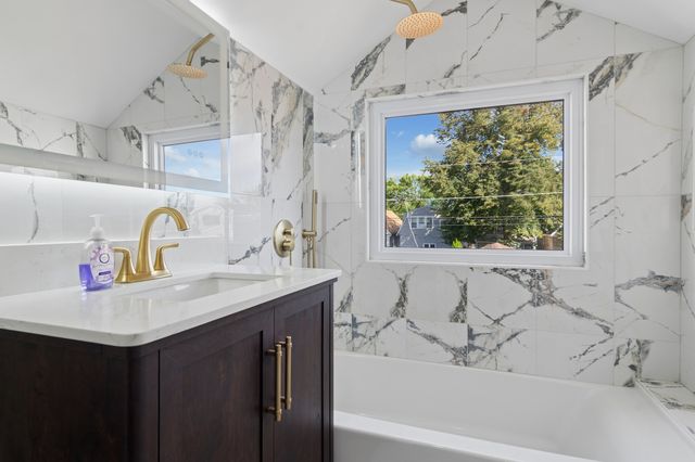 4533 N Karlov Avenue, Chicago, IL 60630