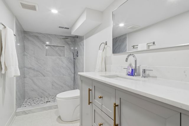 4533 N Karlov Avenue, Chicago, IL 60630