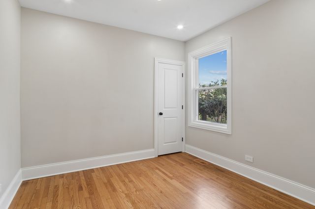4533 N Karlov Avenue, Chicago, IL 60630