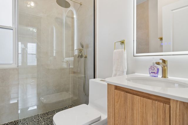 4533 N Karlov Avenue, Chicago, IL 60630