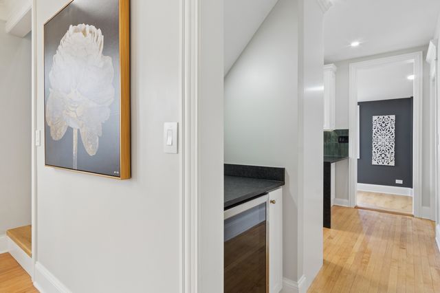 4533 N Karlov Avenue, Chicago, IL 60630
