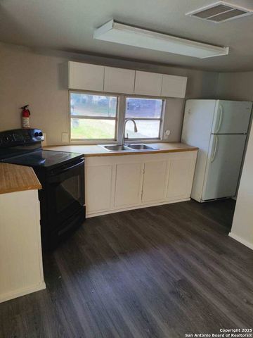 128 WINSHIP RD, Pleasanton, TX 78064