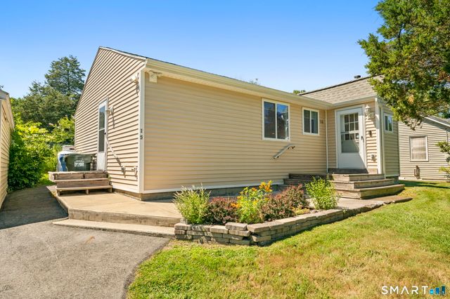 15 Curran Street, Norwich, CT 06360
