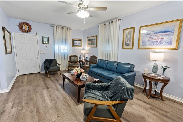2041 Yale St, Corpus Christi, TX 78416