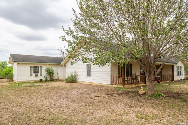 1277 County Road 138, Floresville, TX 78114