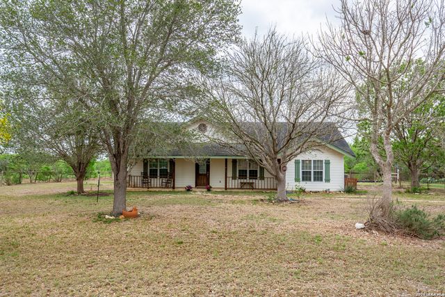 1277 County Road 138, Floresville, TX 78114