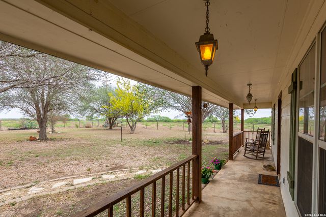 1277 County Road 138, Floresville, TX 78114