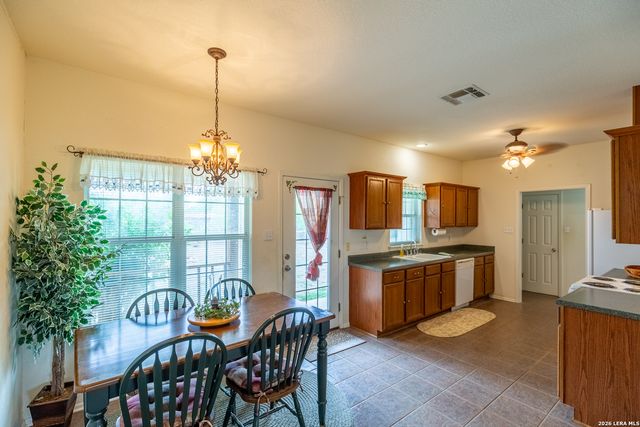1277 County Road 138, Floresville, TX 78114