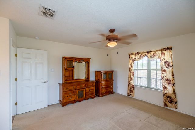 1277 County Road 138, Floresville, TX 78114