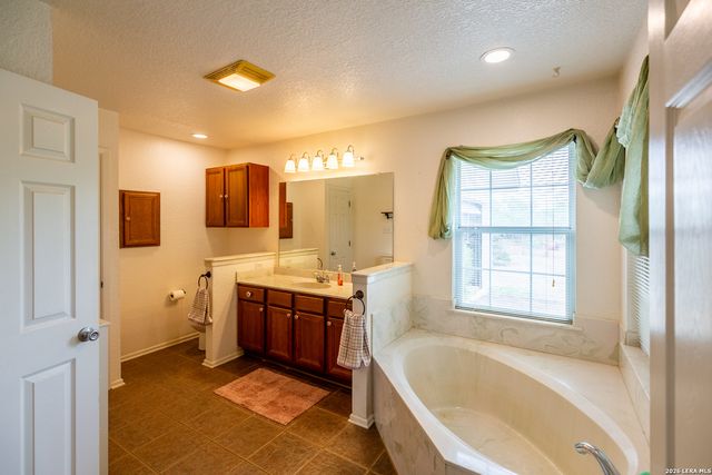 1277 County Road 138, Floresville, TX 78114