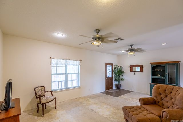 1277 County Road 138, Floresville, TX 78114