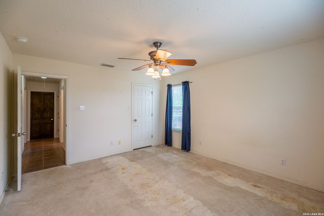 1277 County Road 138, Floresville, TX 78114