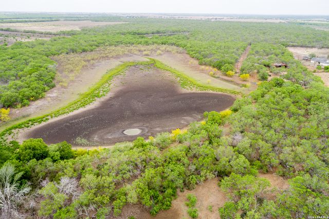 1277 County Road 138, Floresville, TX 78114